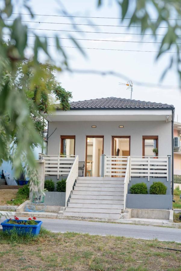 Στ' Ακρογιάλι Apartment Nea Roda Exterior photo